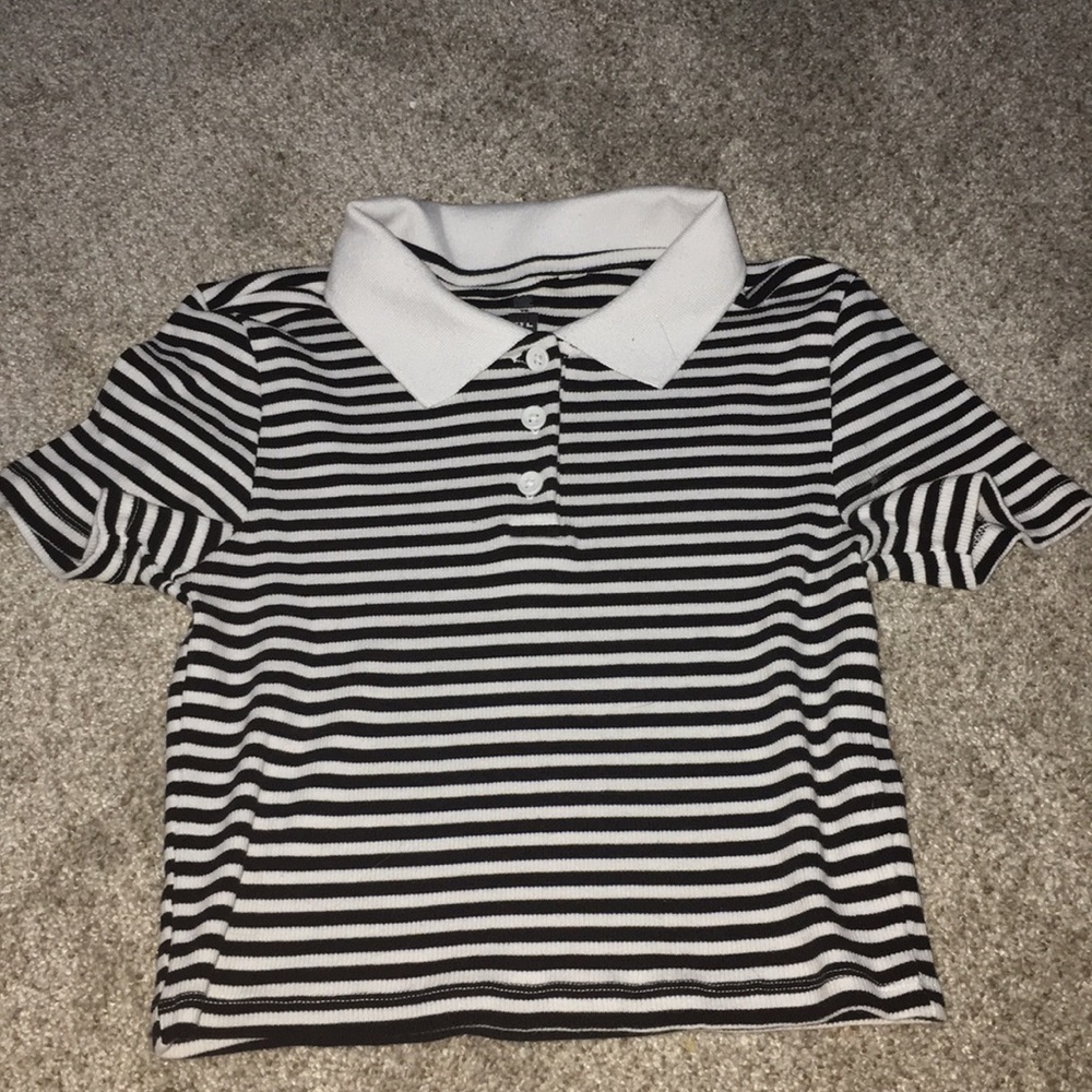 Black and white crop top with white collar